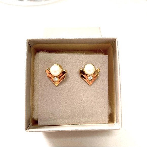 Avon Pearl, Rhinestone, Gold tone stud Earrings with box. Vintage - Picture 3 of 6